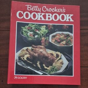 Betty Crocker's Cookbook, 5 Ring binder, 1987, 2nd printing, Very Good Condition